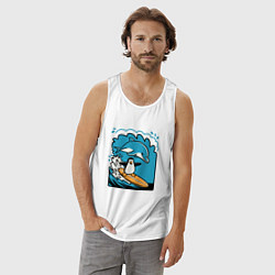 Майка мужская хлопок Пингвин покорил волну, цвет: белый — фото 2