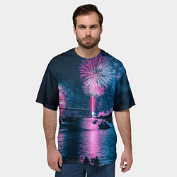 Футболка оверсайз мужская Неоновый салют над рекой ночью - Синий, цвет: 3D-принт — фото 2