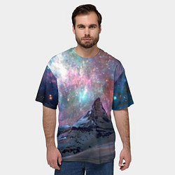 Футболка оверсайз мужская Снежная вершина и бесконечное космическое простран, цвет: 3D-принт — фото 2