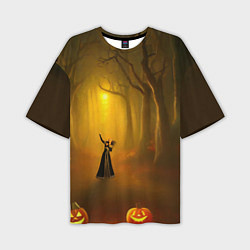Мужская футболка оверсайз Ведьма в черном платье в заколдованном лесу с тыкв