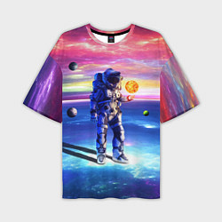 Мужская футболка оверсайз Космонавт среди планет в виртуальной вселенной