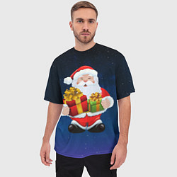 Футболка оверсайз мужская Санта Клаус с двумя подарками, цвет: 3D-принт — фото 2