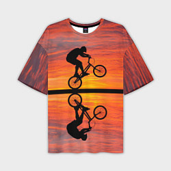 Мужская футболка оверсайз Велосипедист в отражении
