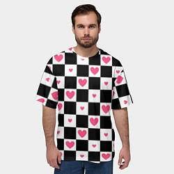 Футболка оверсайз мужская Розовые сердечки на фоне шахматной черно-белой дос, цвет: 3D-принт — фото 2