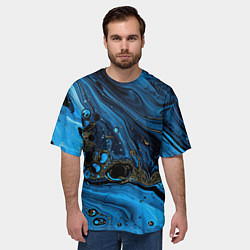 Футболка оверсайз мужская Черные и синие сияющие волны, цвет: 3D-принт — фото 2