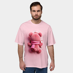 Футболка оверсайз мужская Розовый плюшевый мишка со спины в разломе стены, цвет: 3D-принт — фото 2