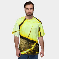 Футболка оверсайз мужская Трещины на абстрактном жёлтом фоне, цвет: 3D-принт — фото 2