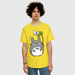 Футболка оверсайз мужская Totoro и бабочка, цвет: желтый — фото 2