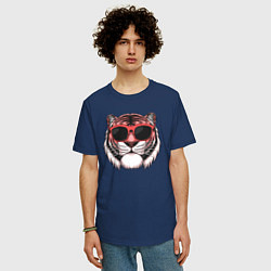 Футболка оверсайз мужская Модный тигр в очках, цвет: тёмно-синий — фото 2