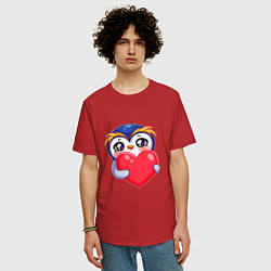 Футболка оверсайз мужская Пингвиненок с сердцем, цвет: красный — фото 2
