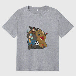 Мужская футболка оверсайз Дед обнимает медведя