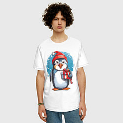 Футболка оверсайз мужская Пингвин с новогодним подарком, цвет: белый — фото 2