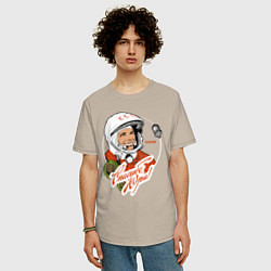 Футболка оверсайз мужская Юрий Гагарин - первый космонавт, цвет: миндальный — фото 2