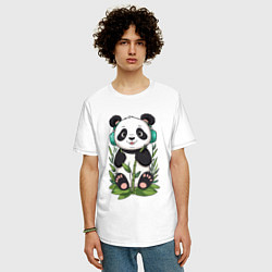Футболка оверсайз мужская Медвежонок панды в наушниках, цвет: белый — фото 2
