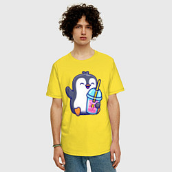 Футболка оверсайз мужская Пингвин с напитком, цвет: желтый — фото 2