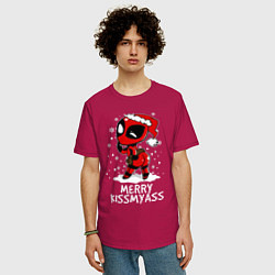 Футболка оверсайз мужская Deadpool - merry kiss my ass, цвет: маджента — фото 2