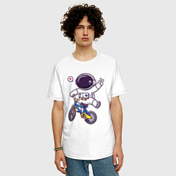 Футболка оверсайз мужская Космонавт на велике, цвет: белый — фото 2