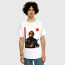 Футболка оверсайз мужская Мужчина с автоматом ретрофутуризм поп-арт 1970-е, цвет: белый — фото 2