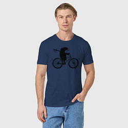 Футболка хлопковая мужская Ежик на велосипеде, цвет: тёмно-синий — фото 2