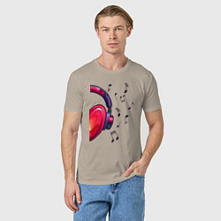 Футболка хлопковая мужская The heart in the headphones left, цвет: миндальный — фото 2