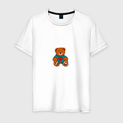 Футболка хлопковая мужская Игрушечный мишка в свитере и сердце, цвет: белый