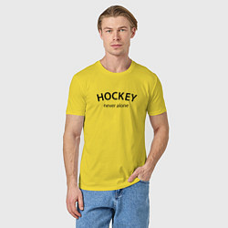 Футболка хлопковая мужская Hockey never alone - motto, цвет: желтый — фото 2
