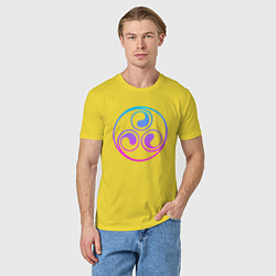 Футболка хлопковая мужская Лиловый круглый трискелион, цвет: желтый — фото 2