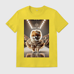 Мужская футболка Милый Шпиц в шикарном платье на подиуме - показ мо