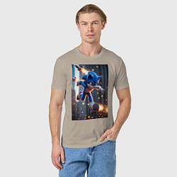 Футболка хлопковая мужская Соник убегает от летящих ракет, цвет: миндальный — фото 2