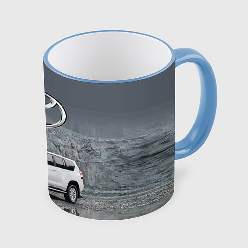 Кружка цветная Toyota Land Cruiser на фоне скалы / 3D-Небесно-голубой кант – фото 1