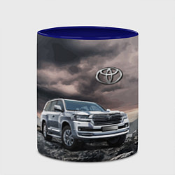 Кружка 3D Toyota Land Cruiser 200 среди скал, цвет: 3D-белый + синий — фото 2