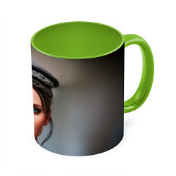 Кружка 3D Девушка с зелёными глазами в чёрной униформе, цвет: 3D-белый + светло-зеленый