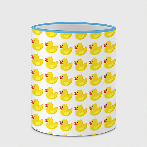 Кружка цветная Семейка желтых резиновых уточек / 3D-Небесно-голубой кант – фото 2