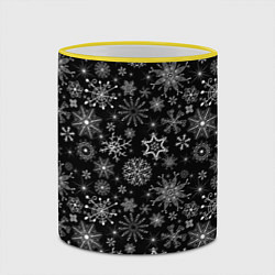 Кружка 3D Белые снежинки на черном, цвет: 3D-желтый кант — фото 2
