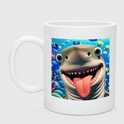 Кружка керамическая Веселая акула с высунутым языком в океане, цвет: белый