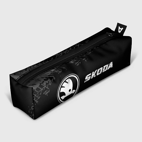 Пенал Skoda speed на темном фоне со следами шин: надпись / 3D-принт – фото 1