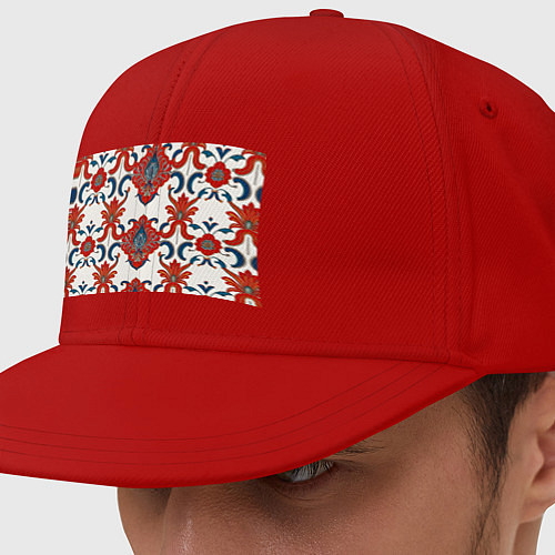 Кепка снепбек Узор красно-синий на белом фоне / Красный – фото 1