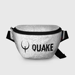 Поясная сумка Quake glitch на светлом фоне: надпись и символ