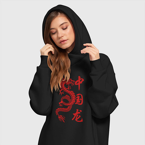 Женская толстовка-платье Красный китайский дракон с иероглифами / Черный – фото 3