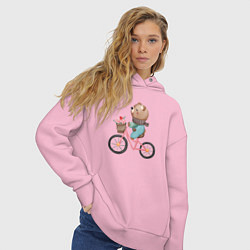 Толстовка оверсайз женская Медведь с цветами на велосипеде, цвет: светло-розовый — фото 2