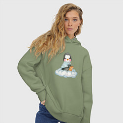Толстовка оверсайз женская Пингвин на облаке, цвет: авокадо — фото 2
