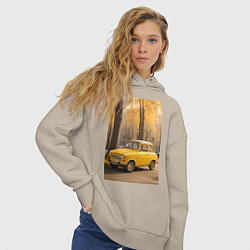 Толстовка оверсайз женская Желтый ретро автомобиль, цвет: миндальный — фото 2