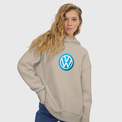 Толстовка оверсайз женская Volkswagen logo blue, цвет: миндальный — фото 2