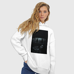 Толстовка оверсайз женская Девушка прячется в машине ужасы триллер, цвет: белый — фото 2