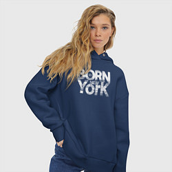 Толстовка оверсайз женская Рождён в Нью-Йорке, цвет: тёмно-синий — фото 2