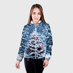 Куртка с капюшоном женская Новогодняя ёлка в лесу, цвет: 3D-белый — фото 2