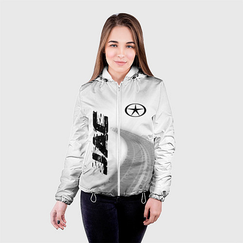 Женская куртка JAC speed на светлом фоне со следами шин: надпись, / 3D-Белый – фото 4