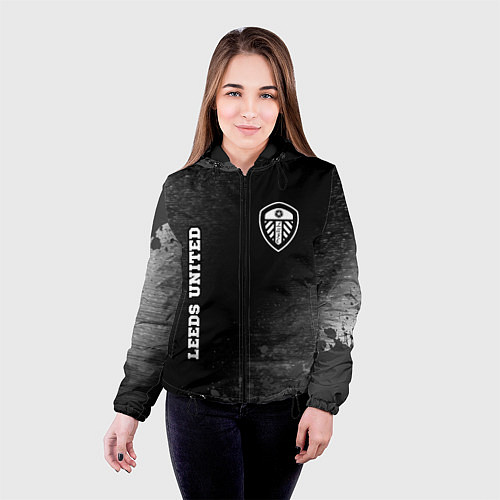Женская куртка Leeds United sport на темном фоне вертикально / 3D-Черный – фото 4