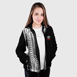 Куртка с капюшоном женская Тойота - следы от шин, цвет: 3D-черный — фото 2