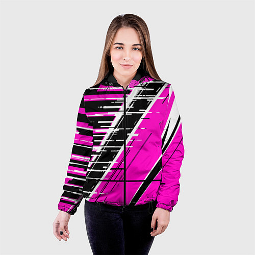 Женская куртка Чёрно-белые глитч полосы на розовом фоне / 3D-Черный – фото 4